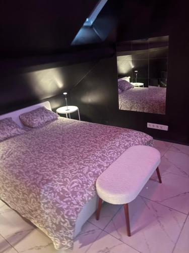 Postel nebo postele na pokoji v ubytování La suite 7 Sauna et jacuzi