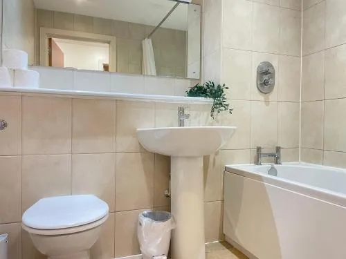 Central Birmingham Apartment with Balcony & Netflix photo 23