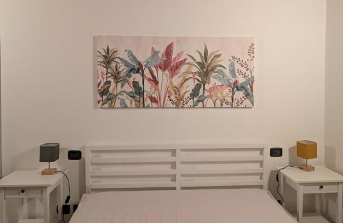 a bedroom with a bed and a painting on the wall at Casa da Vinci in Vaprio dʼAdda