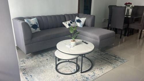 Χώρος καθιστικού στο Brand new, Private Gated condo