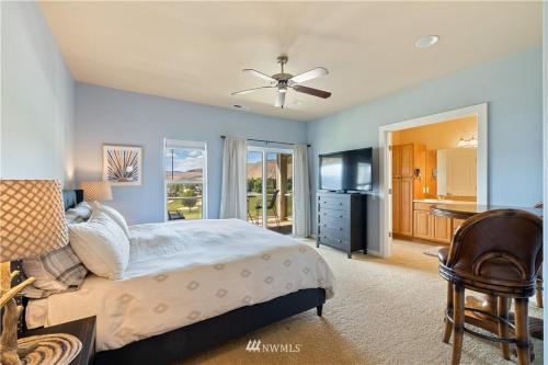 a bedroom with a bed and a ceiling fan at A03-Livin' Life on the Golf Course Sunserra in Quincy