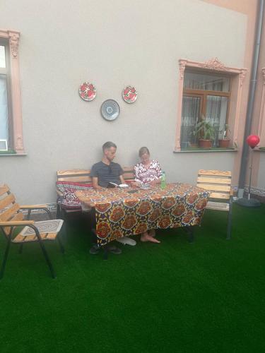Гости Chinara Guest House Airport