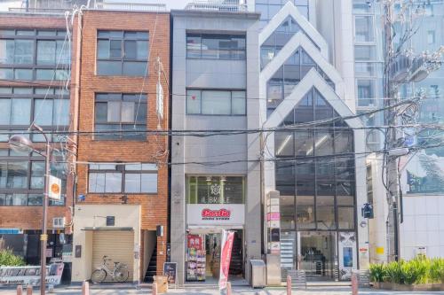 心斎橋4 ホテル福 道頓堀 心斎橋に位置する宿 ベッド9台 シャワー2台 観光に最適