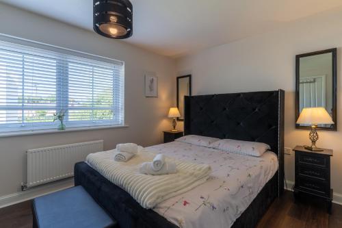 Walk To Airport - 3 Bedrooms x2 Driveway - EV Charging - Washer & Dryer photo 32