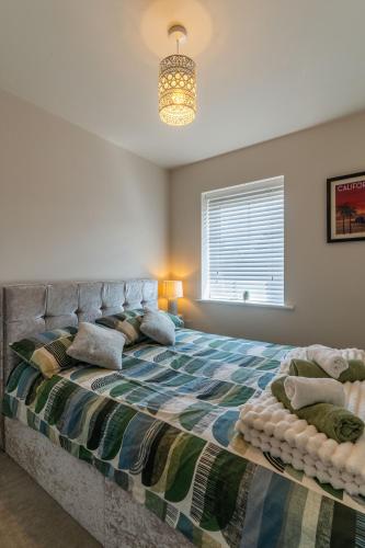Walk To Airport - 3 Bedrooms x2 Driveway - EV Charging - Washer & Dryer photo 24