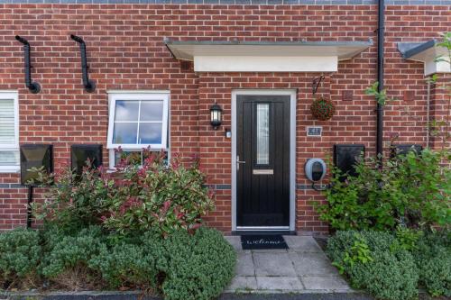 Walk To Airport - 3 Bedrooms x2 Driveway - EV Charging - Washer & Dryer photo 21