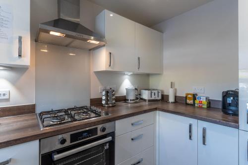 Walk To Airport - 3 Bedrooms x2 Driveway - EV Charging - Washer & Dryer photo 15