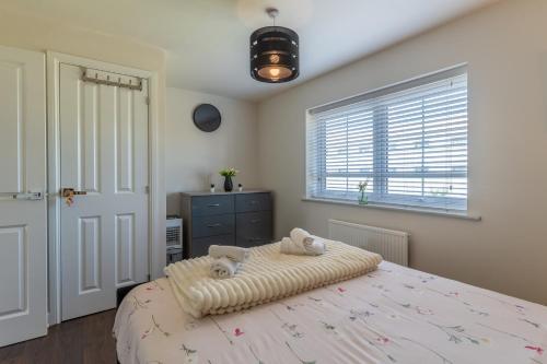 Walk To Airport - 3 Bedrooms x2 Driveway - EV Charging - Washer & Dryer photo 37