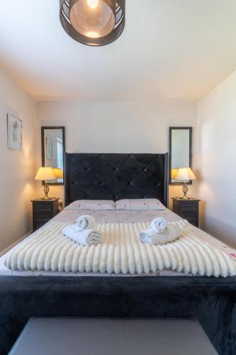 Walk To Airport - 3 Bedrooms x2 Driveway - EV Charging - Washer & Dryer photo 31