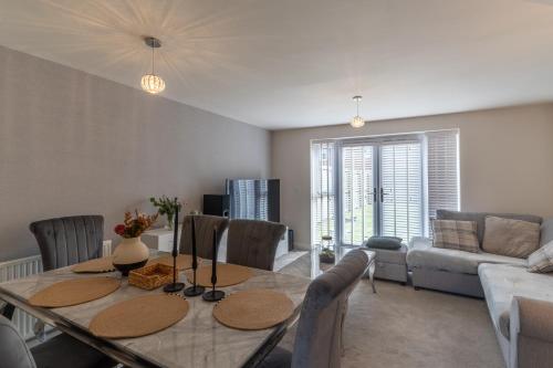 Walk To Airport - 3 Bedrooms x2 Driveway - EV Charging - Washer & Dryer photo 27