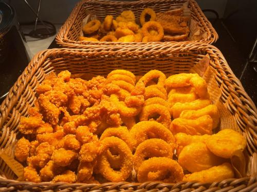 ホテルの敷地内または近くでの食事または食べ物