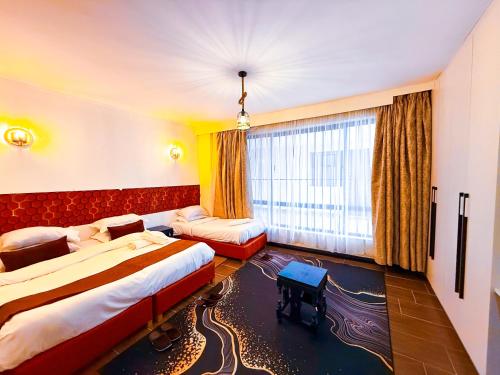 Cama o camas de una habitación en 1404 Roseville Family Stays - Heated Rooftop Pool, Kids Play, Garden