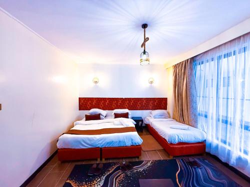 Cama o camas de una habitación en 1404 Roseville Family Stays - Heated Rooftop Pool, Kids Play, Garden
