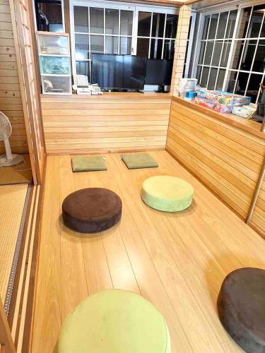 a room with four ottomans in a cabin at With BBQ terrace & dog run A private house full of fun, right by the sea and surf spots in Kashima
