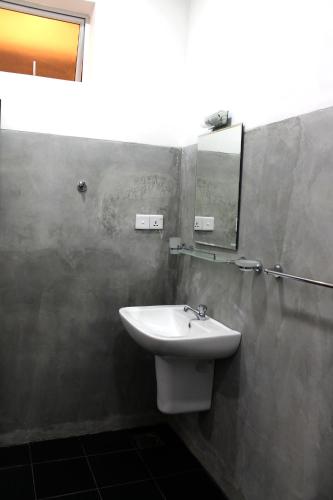 a bathroom with a sink and a mirror on the wall at Ella Rock Land in Ella