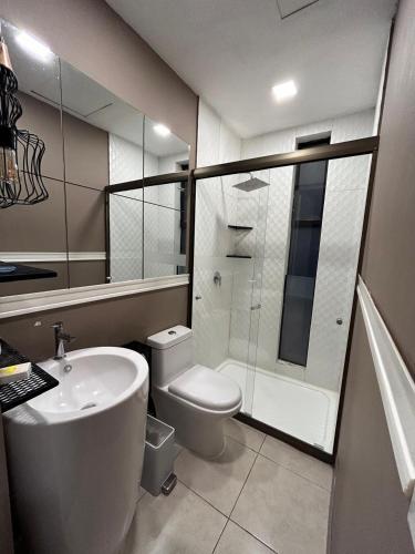 a bathroom with a white toilet and a sink at Hotel Nido de Pájaro in Los Naranjos