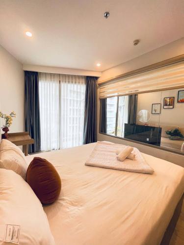 a bedroom with a large bed with a towel on it at The Song Apartment 5 Stars Vung Tau - Căn Hộ Du Lịch 5 Sao Cạnh Biển - Dumin's Homestay in Vung Tau