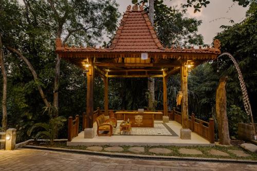 Сад в Hidden Saren Villa Ubud