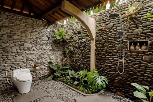 Ванная комната в Hidden Saren Villa Ubud