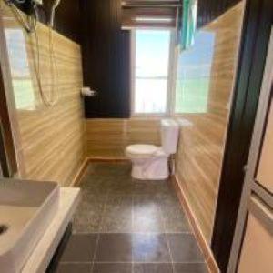 Koupelna v ubytování Blue Ocean Resort