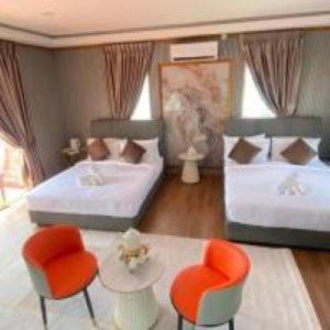 Postel nebo postele na pokoji v ubytování Blue Ocean Resort