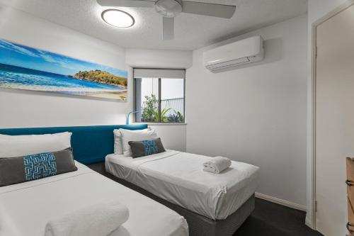 Rúm í herbergi á Malibu Apartments