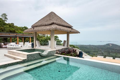 Bazén v ubytování Villa Nirvana Luxury Secluded Villa Taling Ngam with 6 staff nebo v jeho okolí