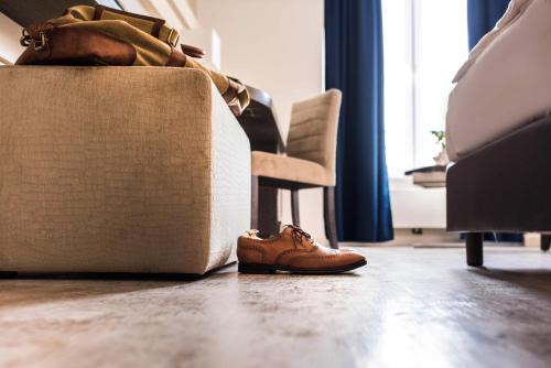 a pair of shoes sitting on the floor next to a couch at Hotel Novum in Hinte