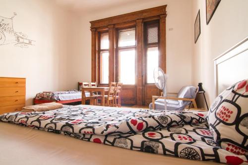 Кровать или кровати в номере Pal's Hostel and Apartments