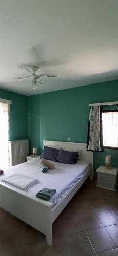 Beach House Into the Green!