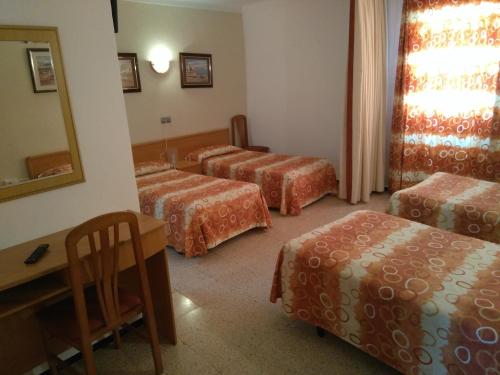Ένα ή περισσότερα κρεβάτια σε δωμάτιο στο Hostal Santa Clara