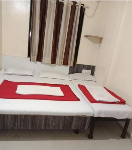 Sai bhagwan budget hotelにあるベッド