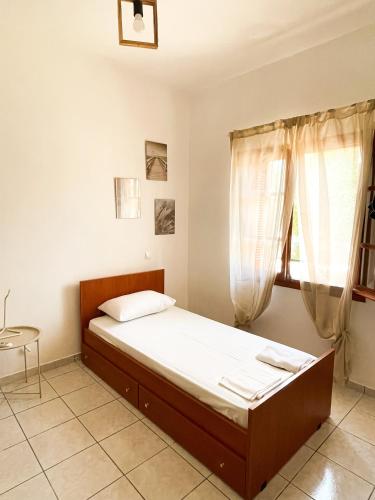 Una cama o camas en una habitación de Anemoessa