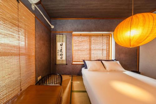 8 min walk to station 11 min to HND airport 85 sqm max 8 people full renovation 2 toilets Netflix