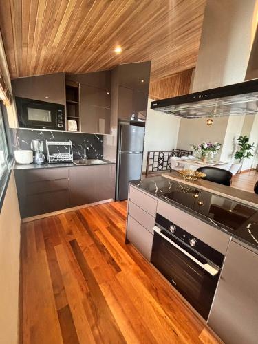Dapur atau dapur kecil di Club Bamboo Boutique Patong Beach Resort