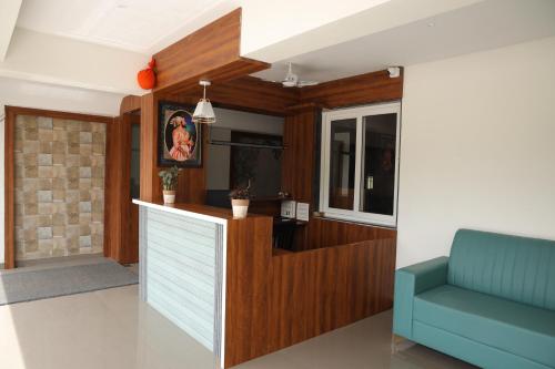 Ruang duduk di Hotel Royal Anandraj