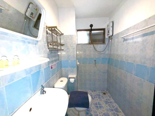 Et badeværelse på Patong Canal Villa 205