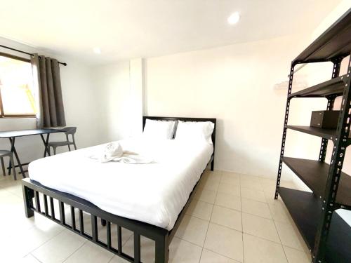 En eller flere senge i et værelse på Patong Canal Villa 205