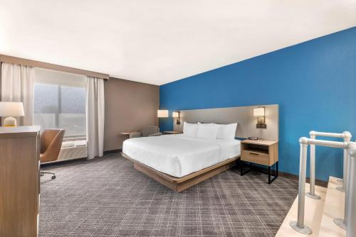 Ένα ή περισσότερα κρεβάτια σε δωμάτιο στο Comfort Inn Bourbonnais near I-57