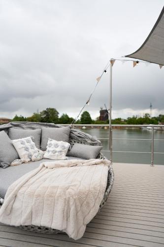 a bed on the deck of a boat at Lieblingsplatz Parey - schwimmendes Living Luxboot in Parey