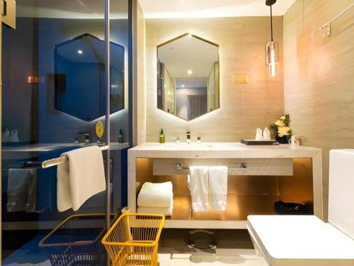 Bagno di Shanghai Bund South China Harbour View Hotel