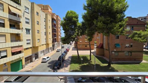 クリェラにあるApartamento Musicalのバルコニーから市街の景色を望めます。
