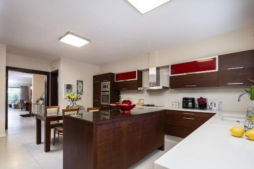 Hestia Grey Barefoot Escape 100m From Beach