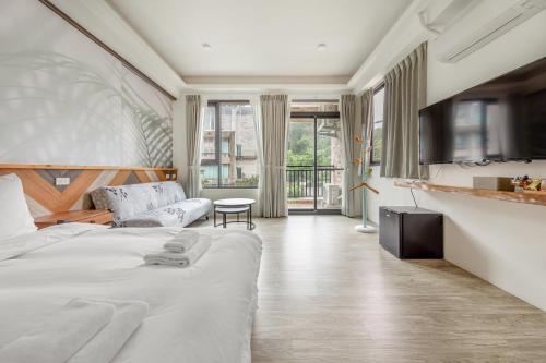Una cama o camas en una habitación de 魚兒尖尖民宿