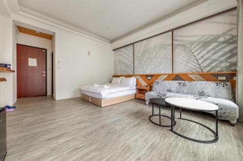 Una cama o camas en una habitación de 魚兒尖尖民宿