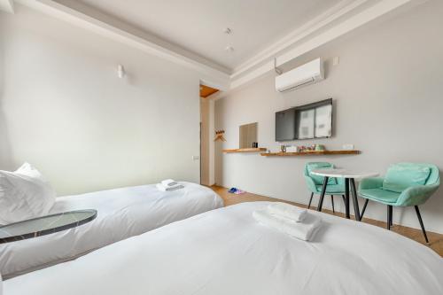 Una cama o camas en una habitación de 魚兒尖尖民宿