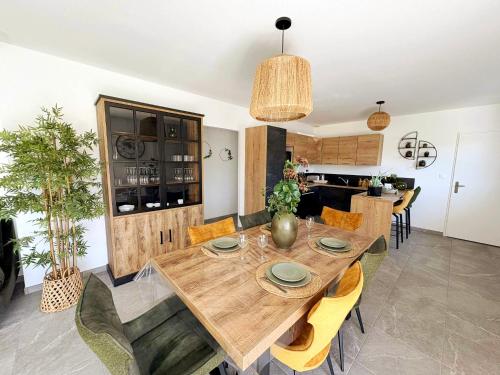 Les Rochers - Raffinement boisé & Plage à 5 min en voiture - Sérénité