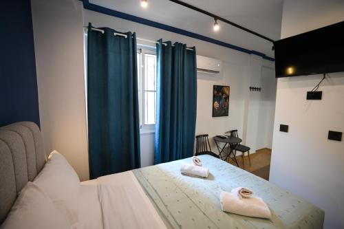 Ermou Suite by Zeussuites