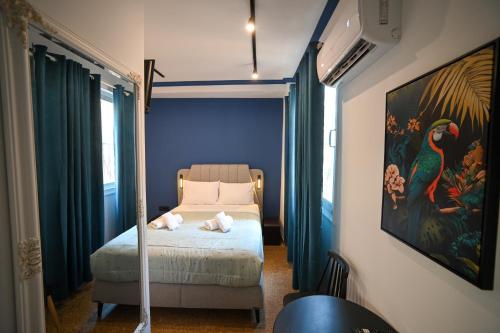 Ermou Suite by Zeussuites