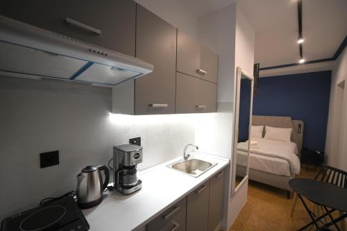 Monastiraki Suite by Zeussuites